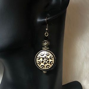 🌹~ Pierced Earrings Black & Gold Tone ~ Kidney Wires